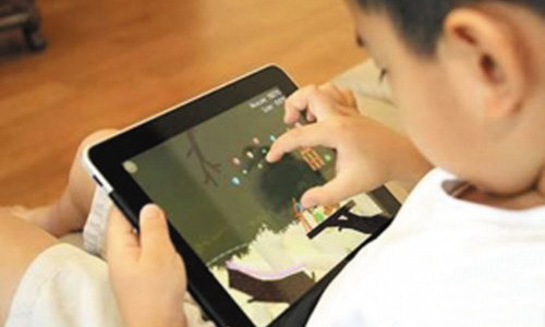 小孩暑假愛玩手機、ipads